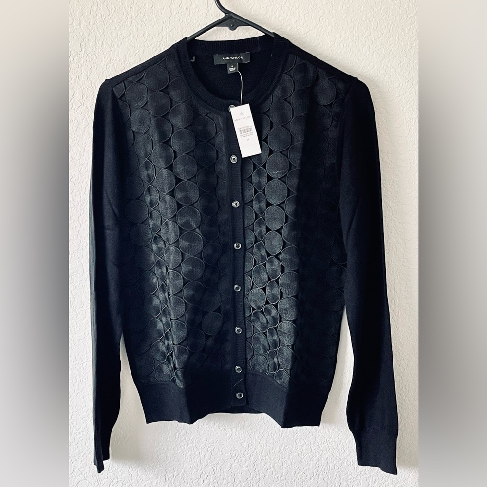 ✨ANN TAYLOR✨the Ann Cardigan Size M  Ribbed neckline, crew neck, bottom front.